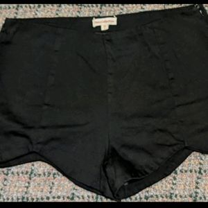 Dani Collection side zip black shorts sz L used